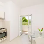 & Bari I - With Balcony And Garden View First Floor -apt 9 Mlini