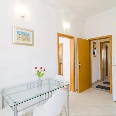 & Bari I - With Balcony And Garden View First Floor -apt 9