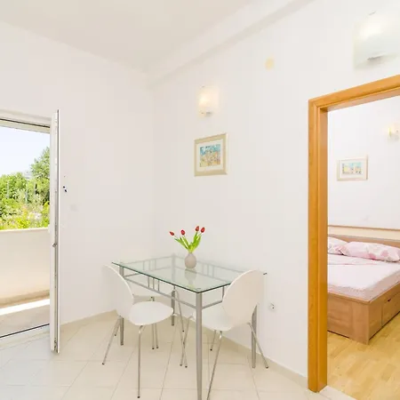 & Bari I - With Balcony And Garden View First Floor -apt 9 *