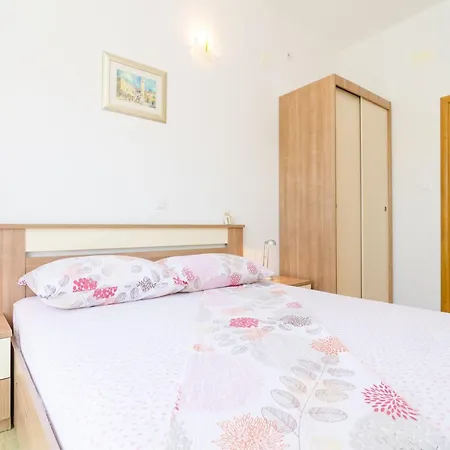 Apartament & Bari I - With Balcony And Garden View First Floor -apt 9 Mlini