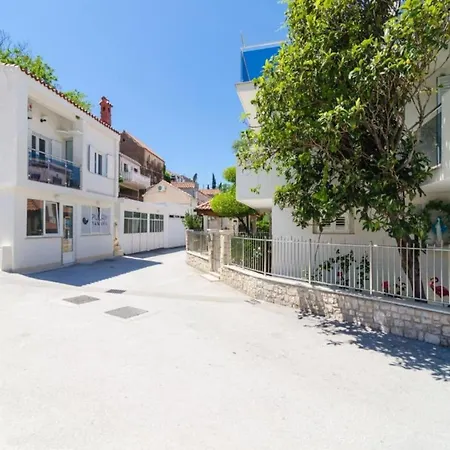 & Bari I - With Balcony And Garden View First Floor -apt 2 Apartmán *