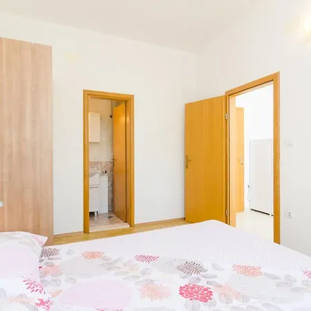 & Bari I - With Balcony And Garden View First Floor -apt 9 Lägenhet