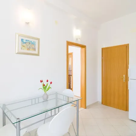 & Bari I - With Balcony And Garden View First Floor -apt 2 *