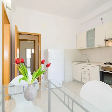 & Bari I - With Balcony And Garden View First Floor -apt 9 Lägenhet