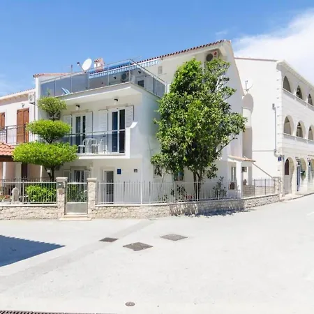 & Bari I - With Balcony And Garden View First Floor -apt 2 *