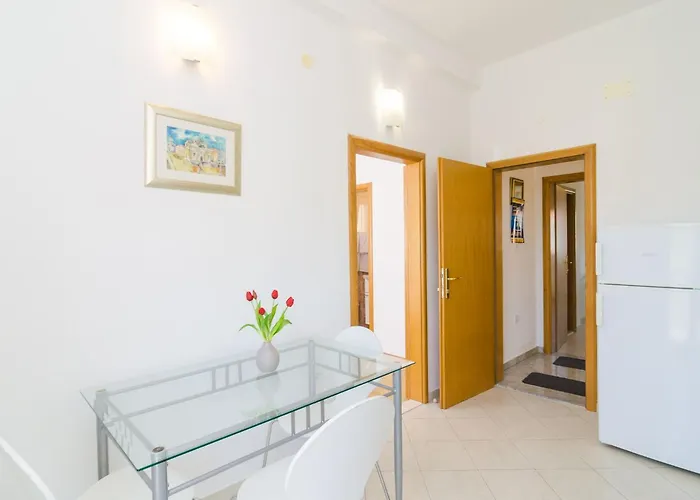 & Bari I - With Balcony And Garden View First Floor -apt 9