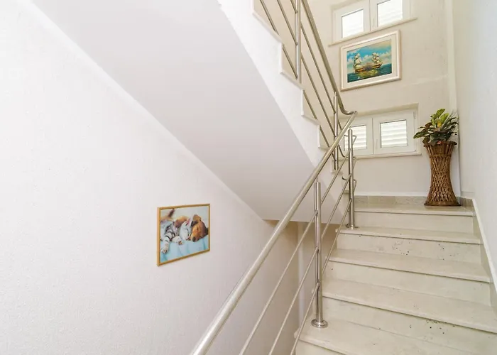 Apartament & Bari I - With Balcony And Garden View First Floor -apt 9 Mlini