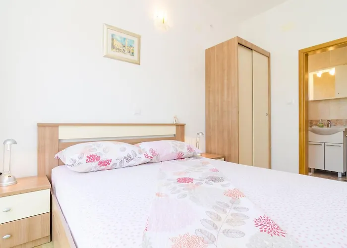 Apartament & Bari I - With Balcony And Garden View First Floor -apt 9 Mlini