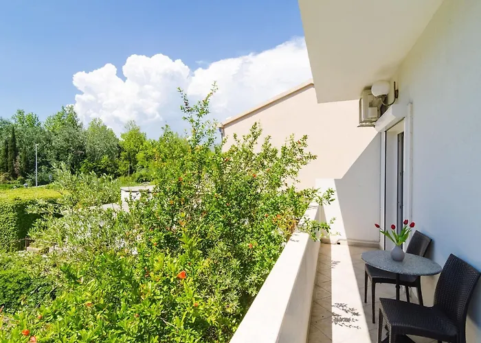 Apartament & Bari I - With Balcony And Garden View First Floor -apt 9 Mlini