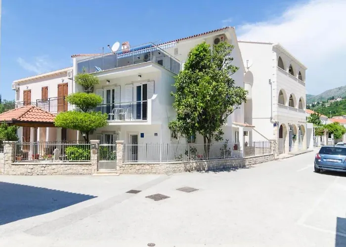 & Bari I - With Balcony And Garden View First Floor -apt 9 *